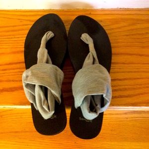 Sanuuk platform yoga sandals